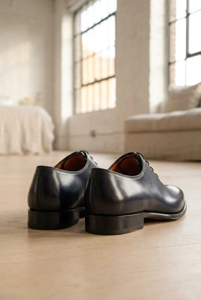 Santoni oxfordy męskie wholecut na trzy pary dziurek granatowe